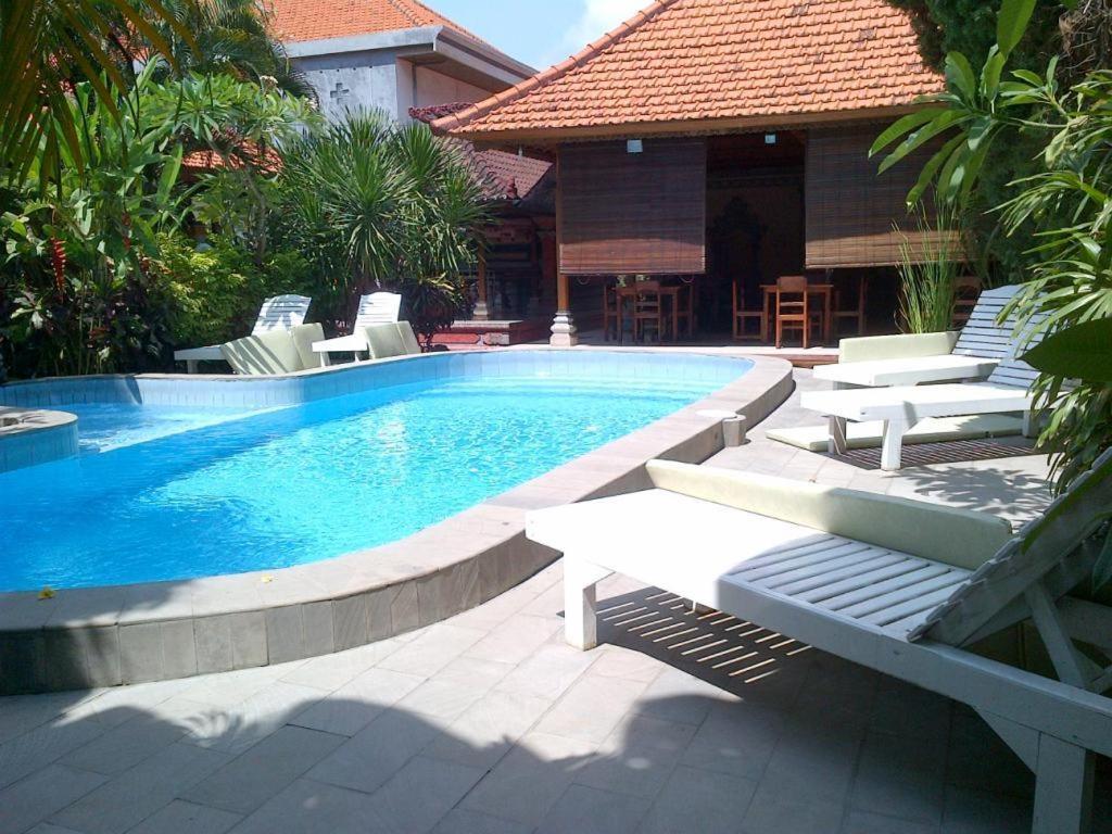 Adus Beach Inn Legian Exterior foto